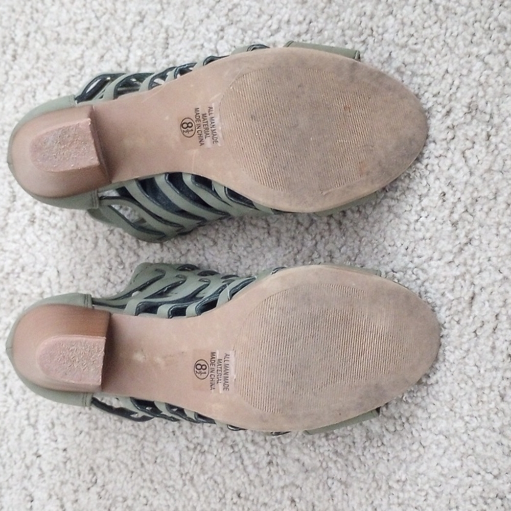 Olive Green Chunky Heels - Picture 4 of 4